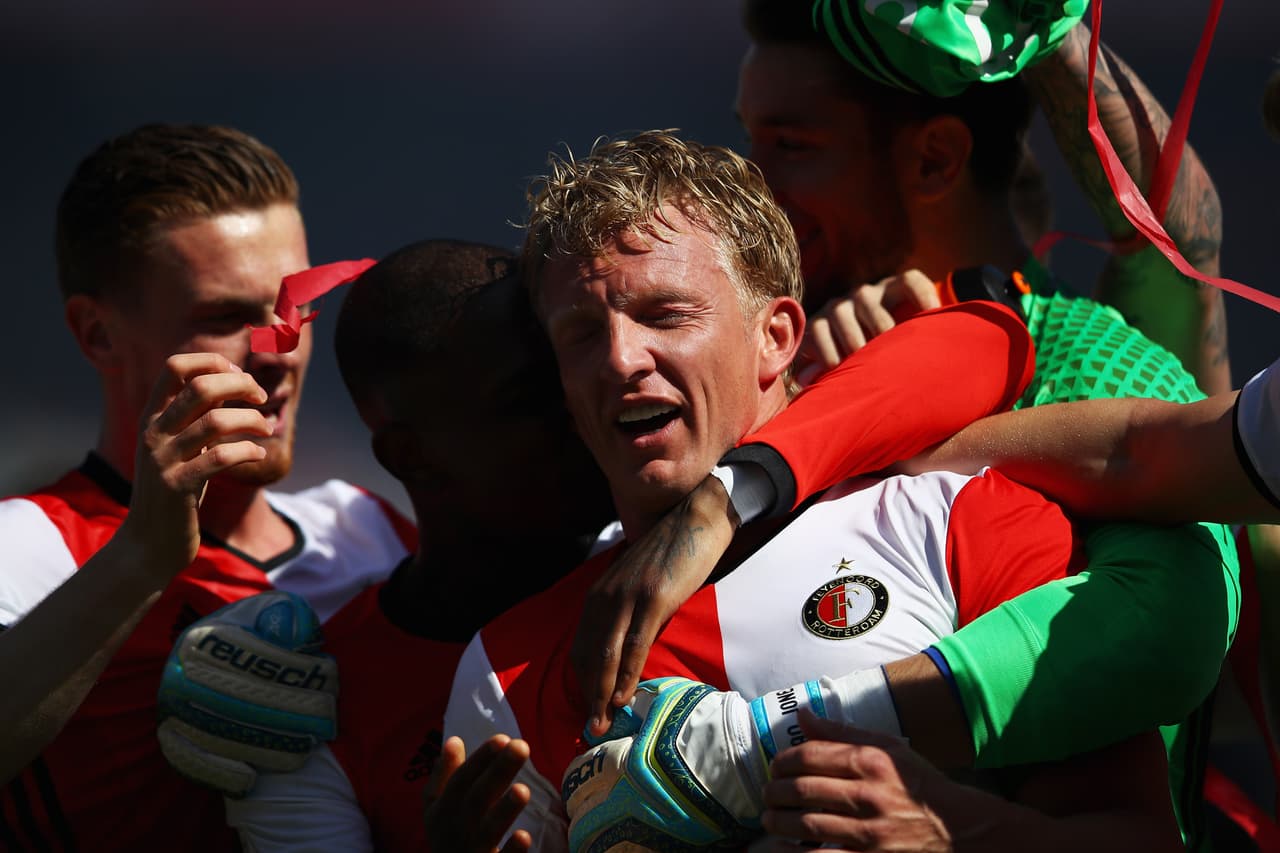 El holandés Dirk Kuyt tuvo un final feliz también con el club de sus amores, Feyenoord, pues disputó y salió con el equipo de le Everidisie en su país en la temporada de su retiro en 2017.