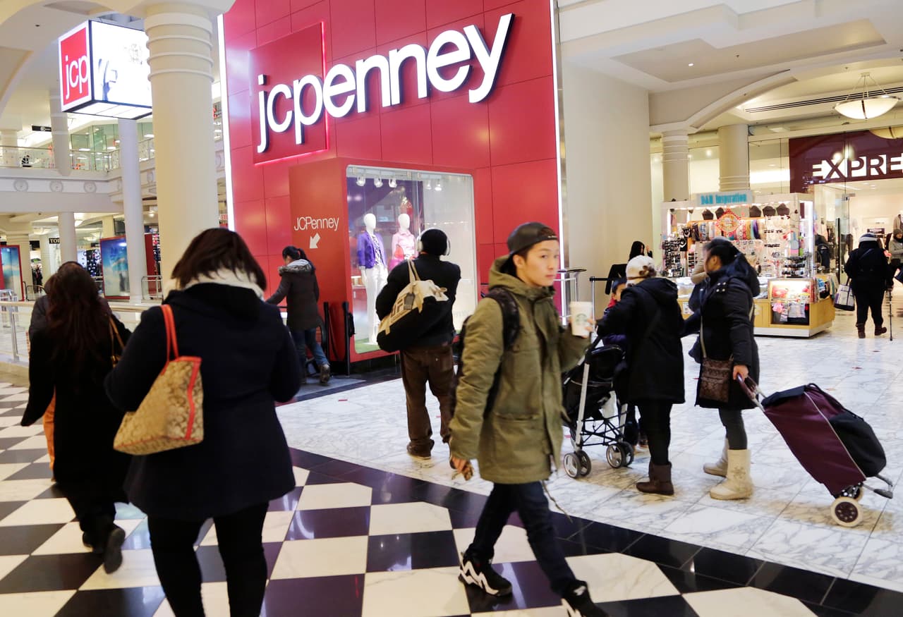 <b>JCPenney.</b> Abrirá las tiendas a las 2PM del día de Acción de gracias y no cierran: permanecerán abiertas toda la noche y seguirán abiertas el Black Friday hasta la hora habitual de cierre.