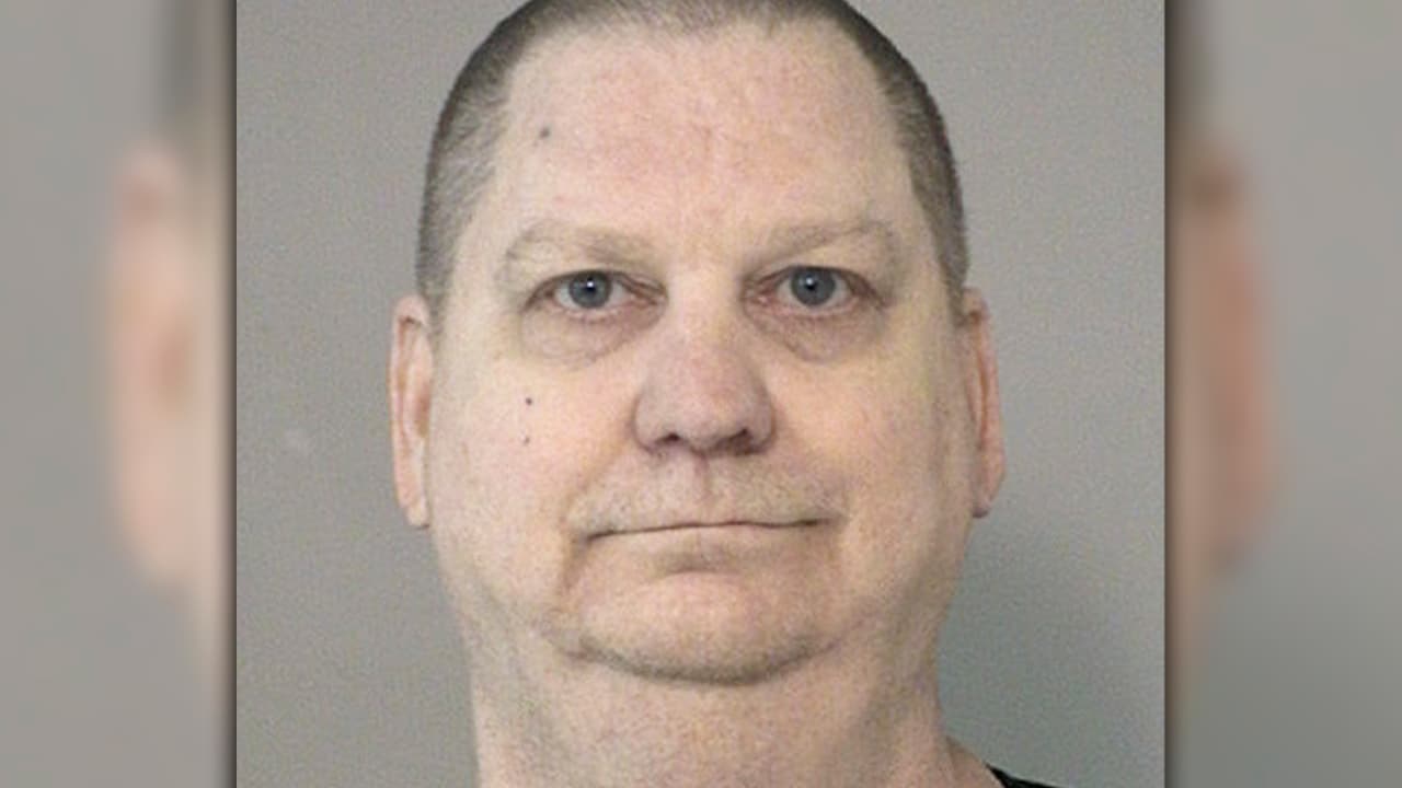 <b>Glenn Casey Portwood, </b>un residente de Sugar Land de 57 años, fue condenado a un total de 40 años en prisión el 3 de mayo de 2019 por agresión sexual de un niño y por posesión de pornografía infantil.
<br>
<br>El fiscal principal, Michael Hartman, presentó el testimonio de la víctima, quien tenía 11 años al momento del delito. En su relato estableció que era amiga de los hijos del acusado y que fue abusada sexualmente por Portwood un día cuando jugaba en su residencia. Durante la audiencia de sentencia, Terese Buess, Subjefe de la División de Abuso Infantil del condado Fort Bend, presentó el testimonio de un pariente joven de Portwood, quien fue abusado por él hace casi 20 años, cuando tenía 13 años.