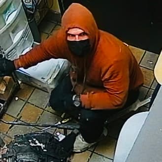 Las autoridades aseguran que tienen pruebas sólidas contra Michael Scott Sturm, quien enfrenta cargos además por posesión ilegal de sustancias controladas, para la venta.