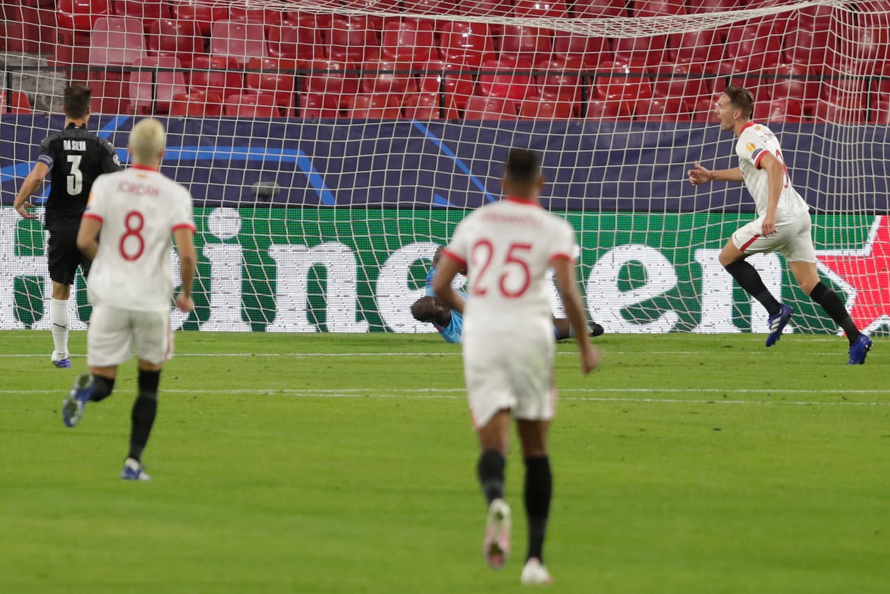 Sevilla venció por la mínima al Rennes con gol de Luuk de Jong (55’). Sevilla recibirá al Krasnodar y Rennes visitará al Chelsea en la tercera fecha de la justa.