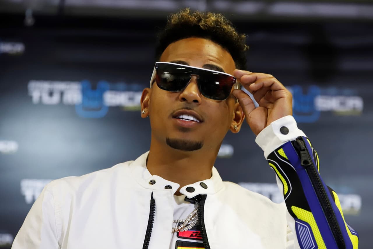 Mientras tanto, Ozuna seguirá enfocado en su música y en quién le de un aventón para sus compromisos artísticos, pues al menos en Puerto Rico, no podrá manejar.