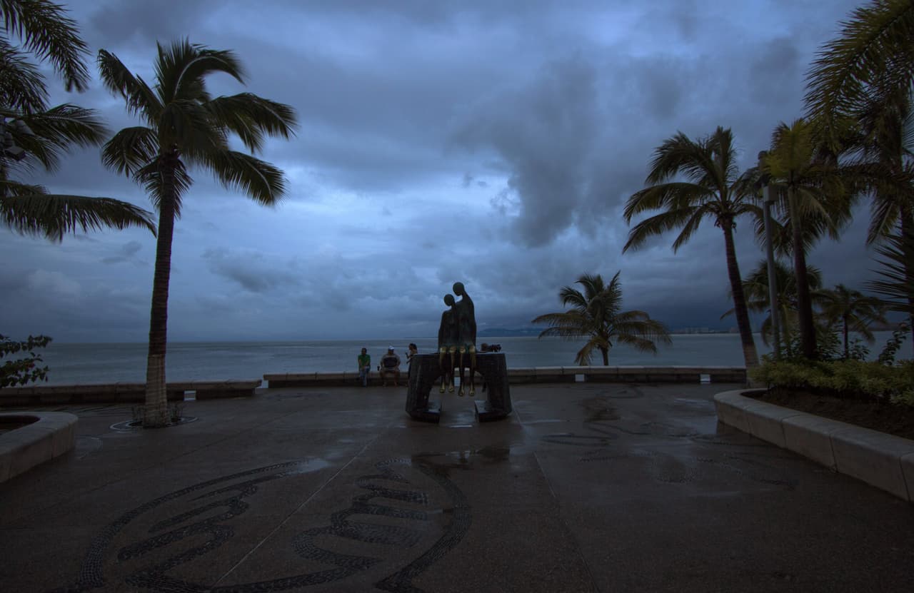 Así amanecía Puerto Vallarta este sábado tras el paso de Patricia.