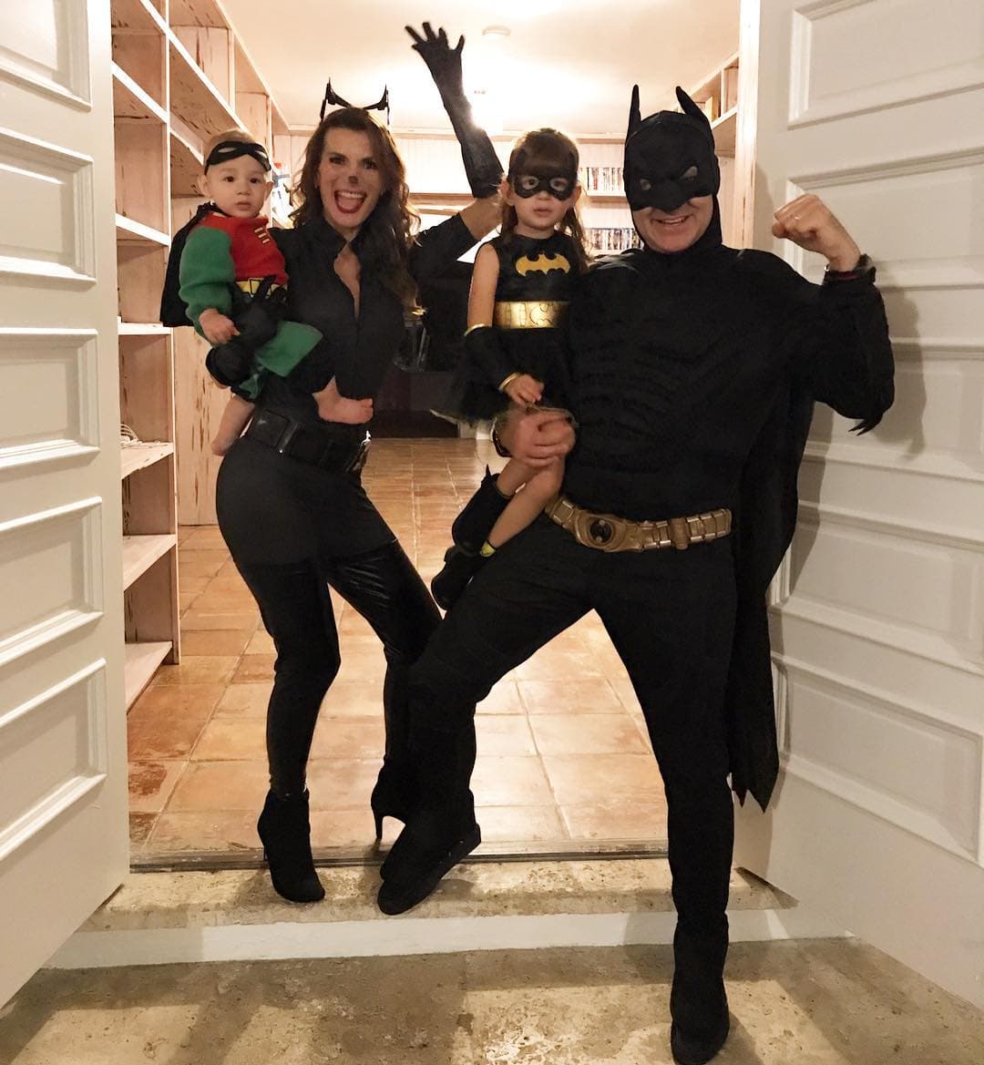 Junto a sus papás y su hermano también ha gozado disfrazarse. Sin duda, son una familia de superhéroes.