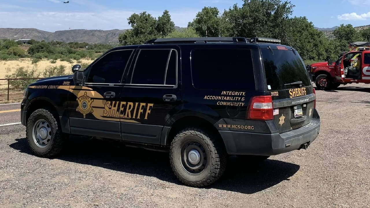 Niño de 3 años está en condición crítica tras ser dejado solo en un automóvil