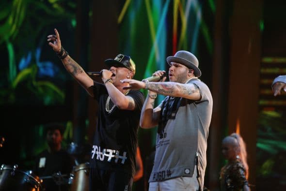 También vimos en los ensayos a Farruko con Wisin.