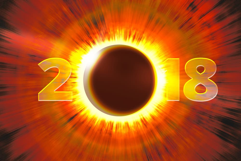 No es ningún mal augurio ni una “señal” del fin del mundo pues vienen ocurriendo desde hace muchos millones de años desde que se formó el Sistema Solar. 
<br>Hay muchas supersticiones asociadas a los eclipses, producto del desconocimiento. Inclusive, en tiempos pasados, los gobernantes de países sin información aprovechaban los eclipses para aterrorizar a sus súbditos haciéndoles creer que "habían ofendido a los dioses y el Sol más nunca iba a brillar si no les obedecían ciegamente".