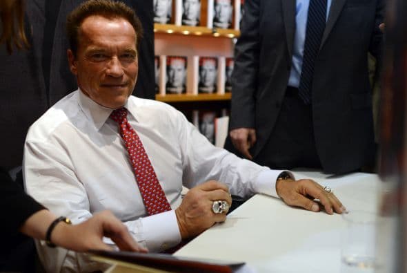 Arnold Schwarzenegger: El actor y político también se vio envuelto en un sonado lío de faldas. El 'governator' aceptó en su biografía que engañó a su esposa Maria Shiver con el ama de llaves, de nombre Mildred Baena, con la que tuvo un hijo.