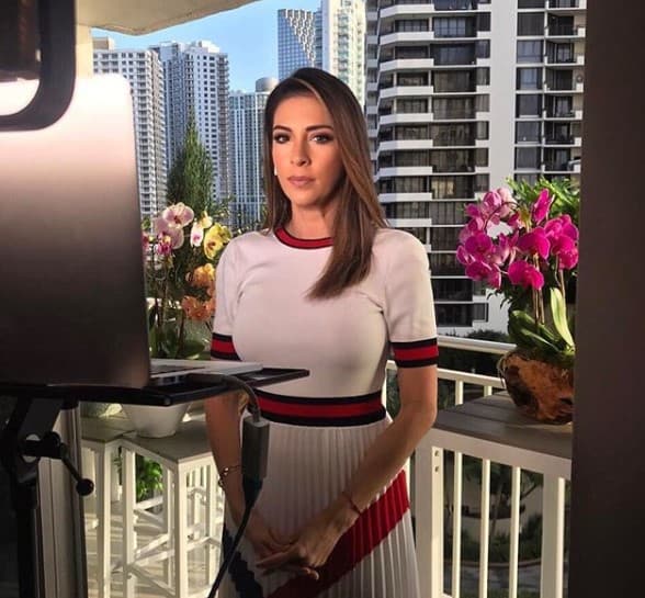 "Sueña grande, trabaja duro" es uno de los lemas de nuestra conductora, y vaya que lo sabe hacer.