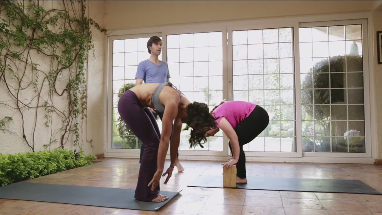 Flexiona rodillas y ve todo para arriba. Una vez arriba, exhala.