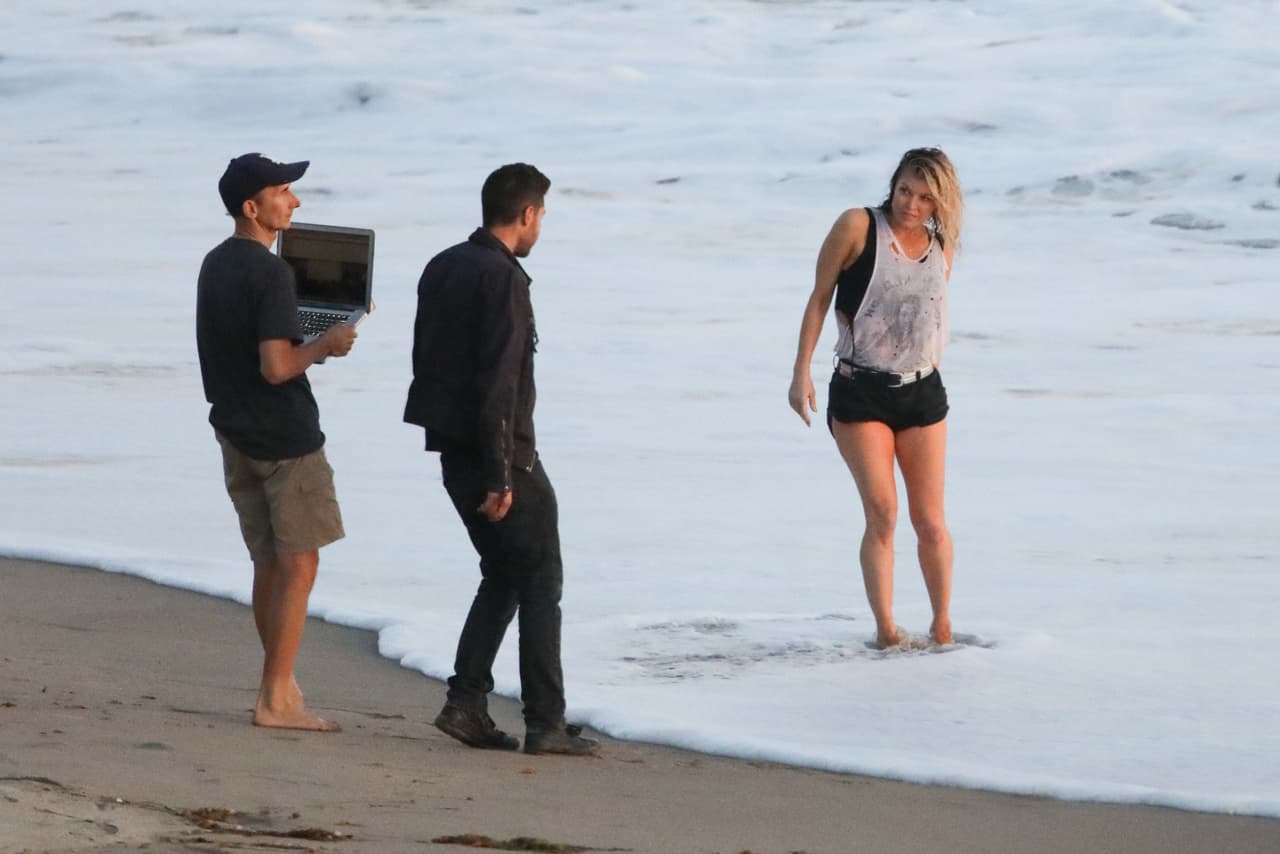 La grabación duró hasta el anochecer.