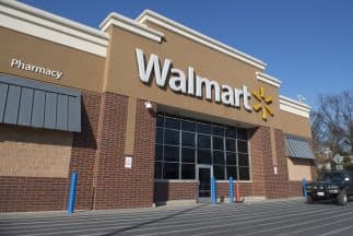 Walmart anuncia alza al salario mínimo para sus trabajadores en EEUU