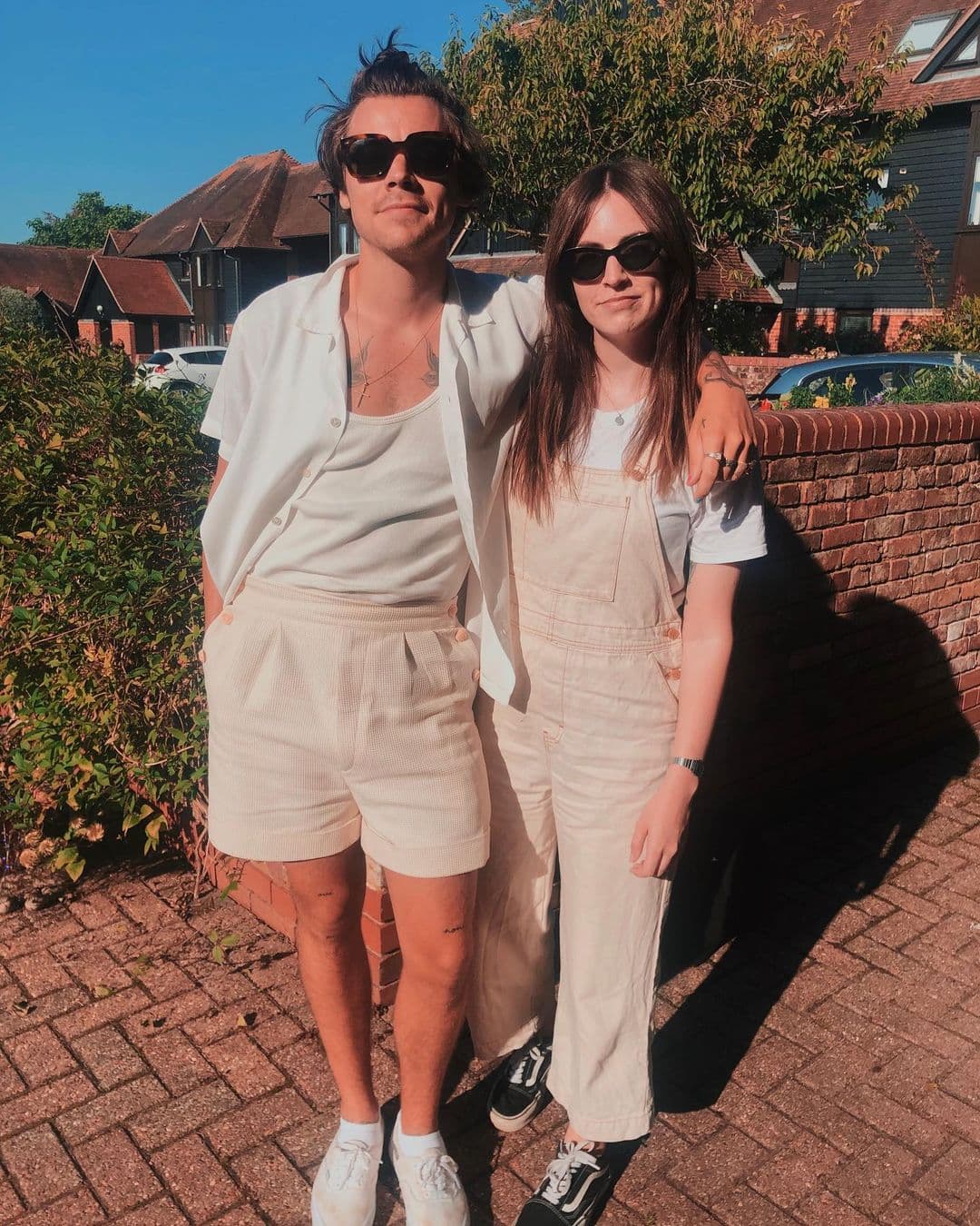 <b>Harry Styles y Gemma</b>
<br>La hermana mayor del cantante Harry Styles se llama Emma Anne Styles, vive en Londres donde desarrolla su carrera como modelo, escritora y periodista independiente.