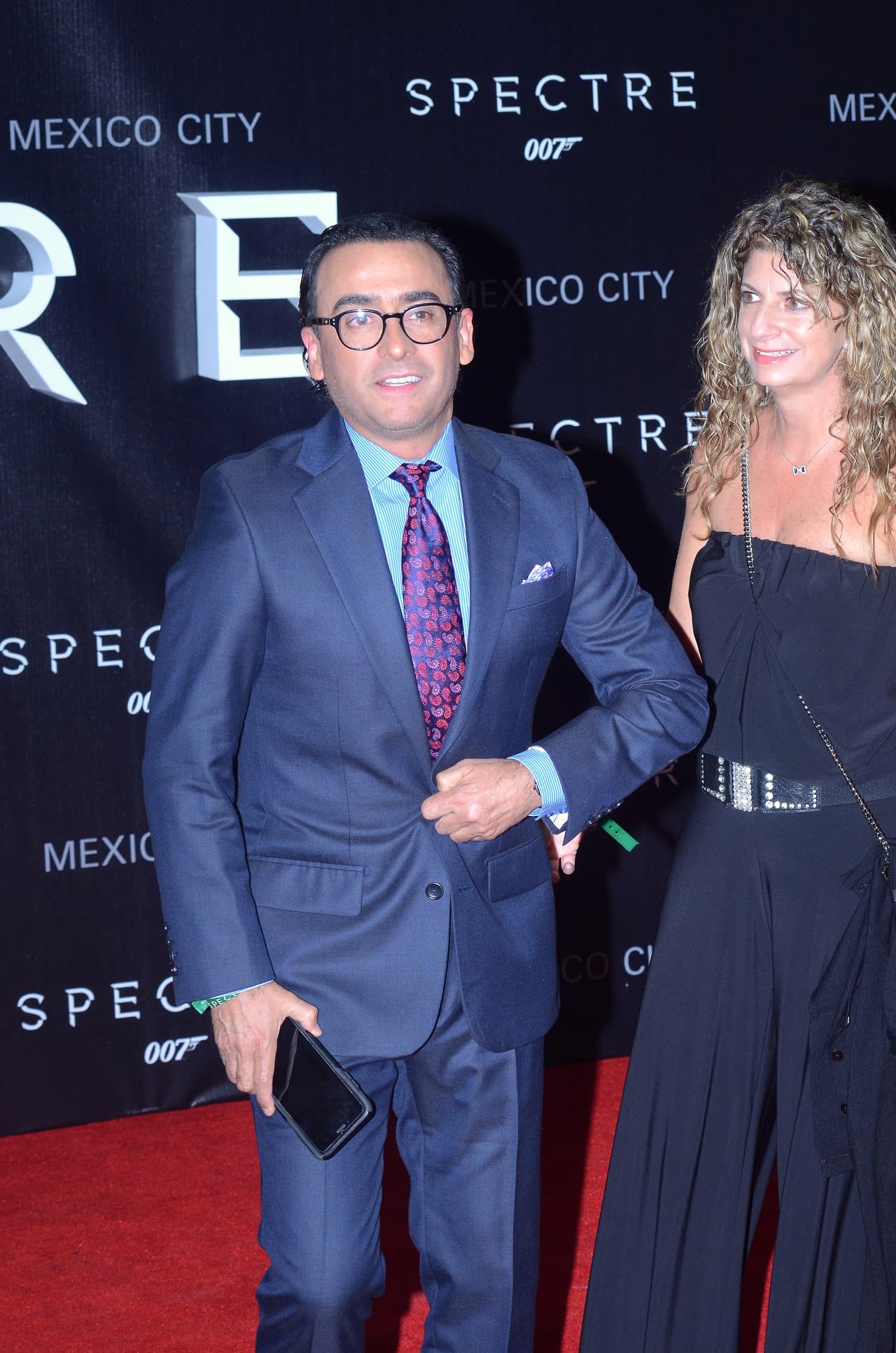 Los reporteros le cuestionaron acerca de las declaraciones y la anécdota que contó Adal Ramones semanas atrás. Ahí, el empresario arremetió contra el conductor. 
<br>