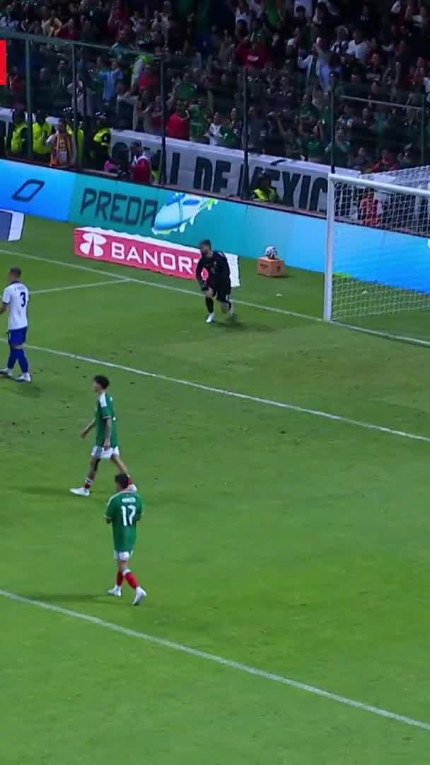 ¡LA MANITA! Qué golazo de Chávez para el quinto y definitivo de México