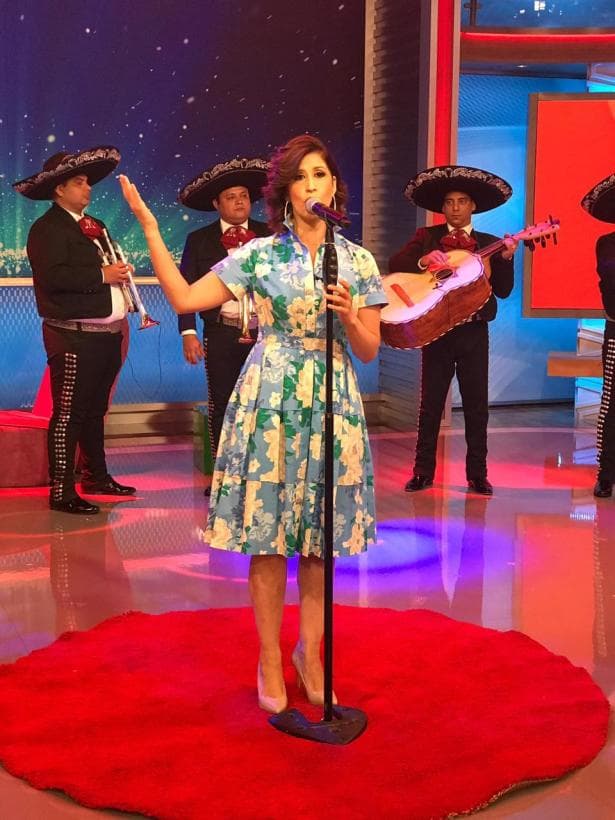 A finales de mayo descubrimos un talento muy escondido de la conductora de noticias: el canto.