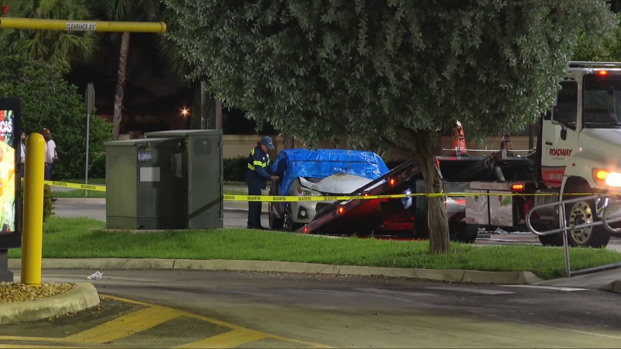 Investigan hallazgo de un cuerpo dentro de un carro en llamas en Homestead