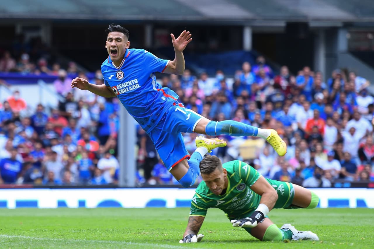 Cruz Azul logró un importante triunfo ante Mazatlán y se mantiene en la pelea por un boleto al Repechaje del Apertura 2022.