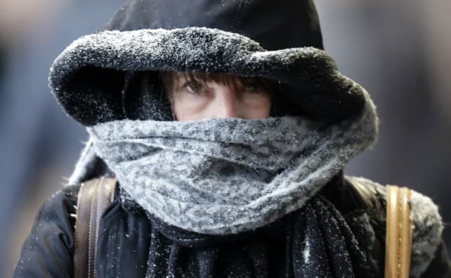 La gobernadora Kathy Hochul insta a los neoyorquinos a que se preparen para la fuerte nevada del lunes
