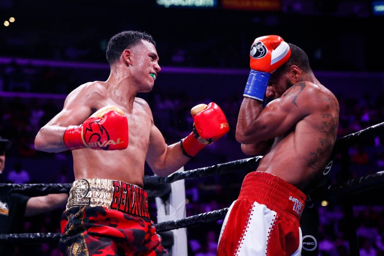 <b>Anthony Dirrell </b>
<br>Este boxeador estadounidense de 35 años perteneciente al peso supermediano. Debutó en 2005 en el boxeo profesional.