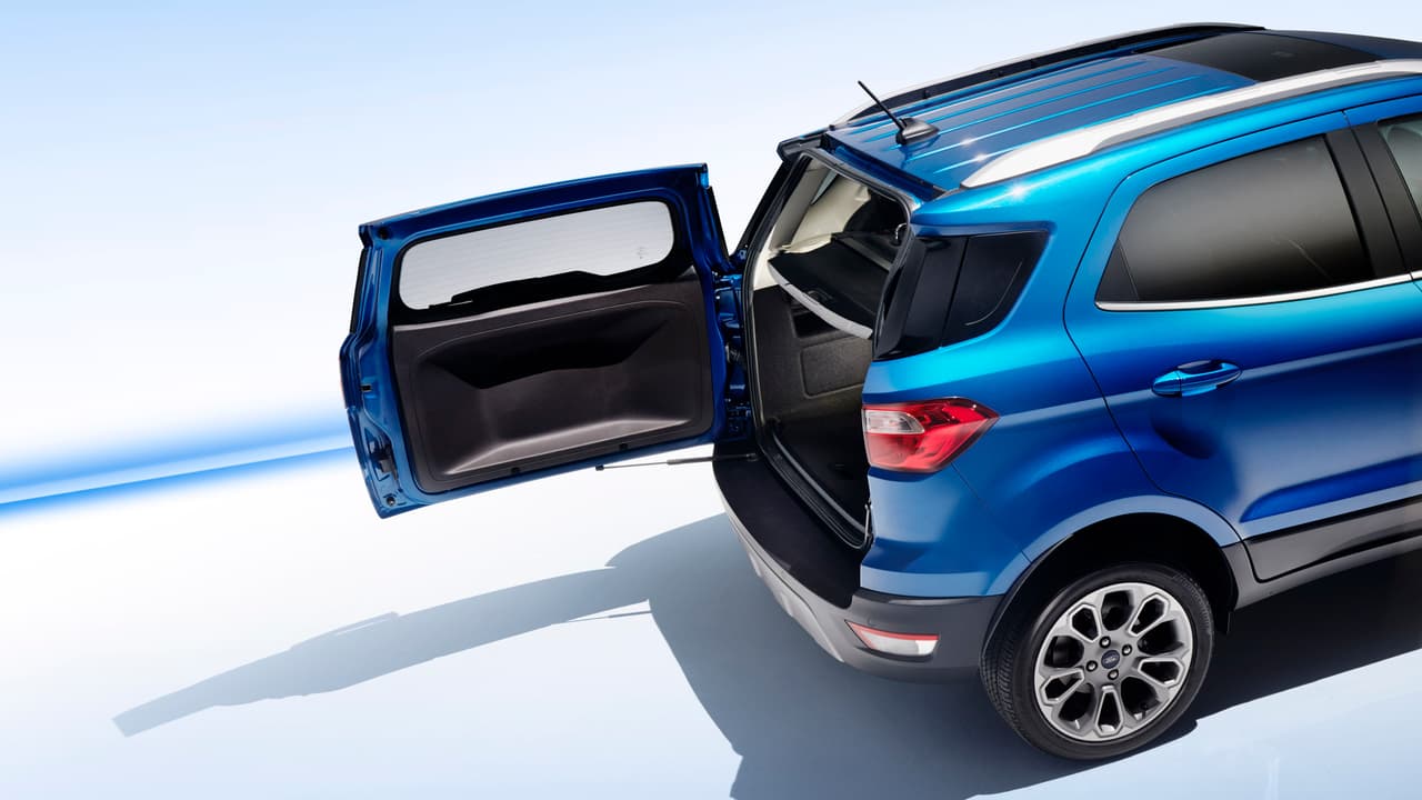 El portón trasero de la nueva Ford EcoSport cuenta con bisagras laterales en lugar de las típicas bisagras superiores. Una manera distinta de hacer las cosas, Pero, ¿es necesariamente mejor?