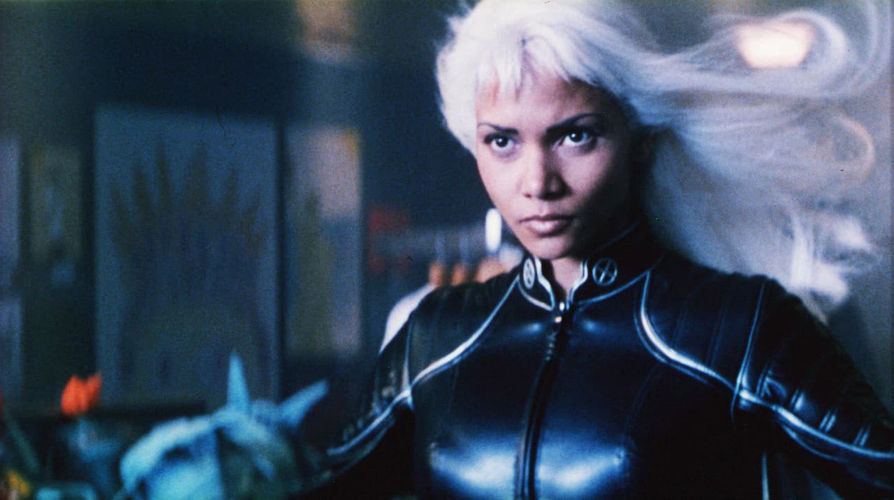 <b>Halle Berry</b>
<br>Esta actriz interpretó a Ororo Munroe/Storm, la mutante con el poder de controlar el clima a su antojo. Aunque en las películas su rol es secundario y no tiene una historia o conflicto a resolver, la presencia de la actriz hizo que sea bien recordada como el personaje.
