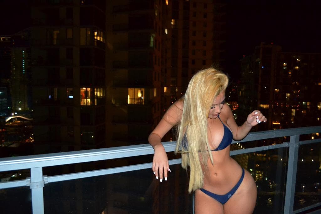 Seguimos con la bella Alexa Dellanos