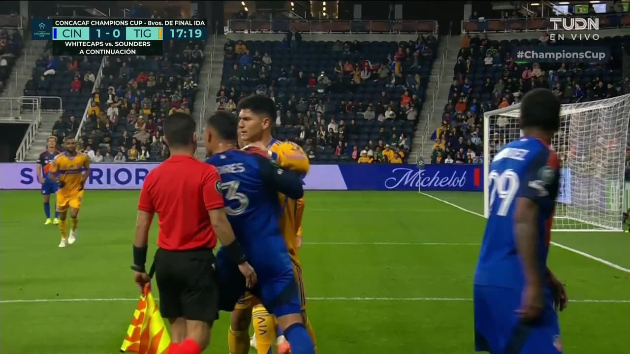 Se armó la bronca ¡Apenas van 17 minutos y ya se calentaron los ánimos!