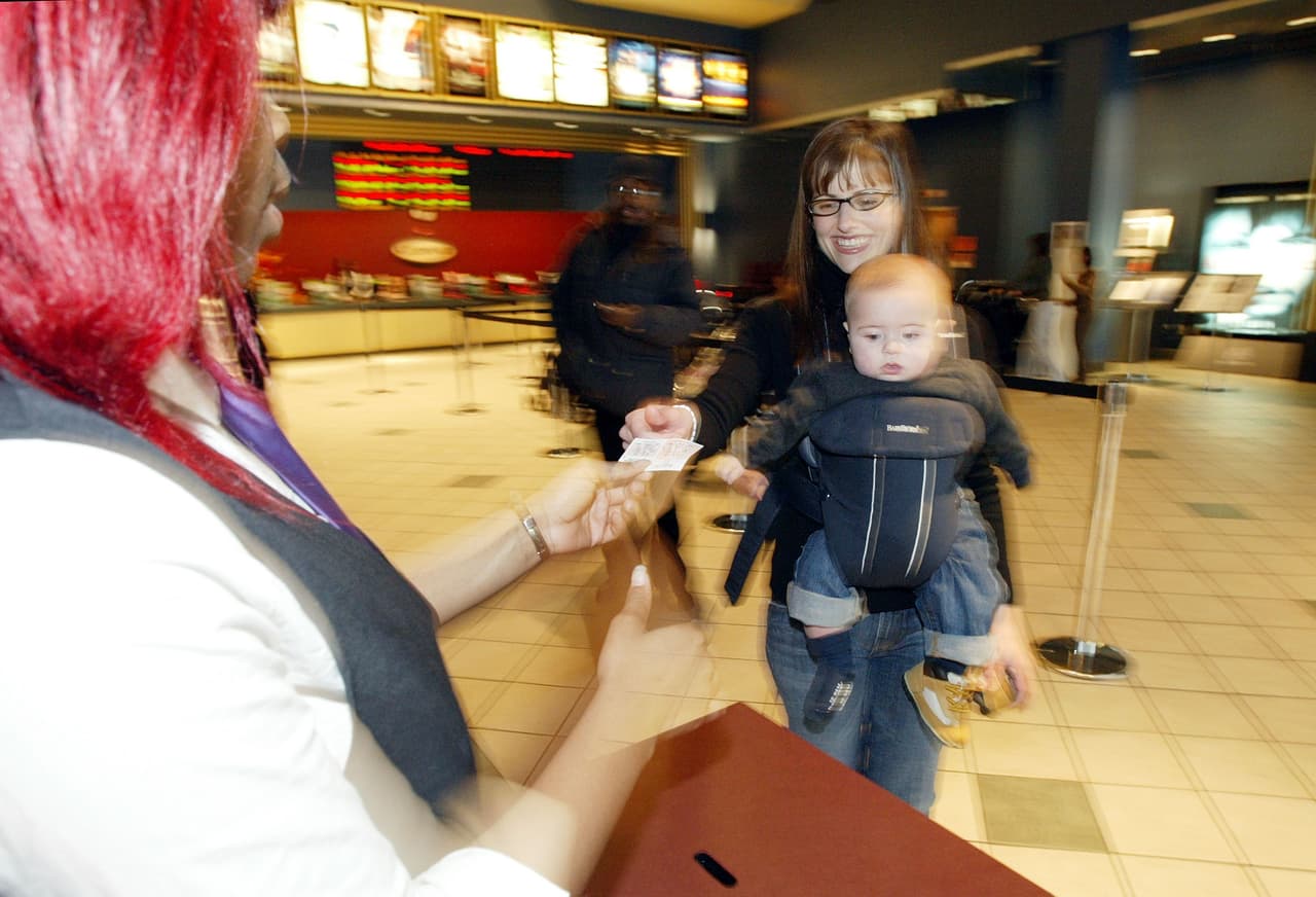 Cines Regal aumentarán seguridad en sus salas