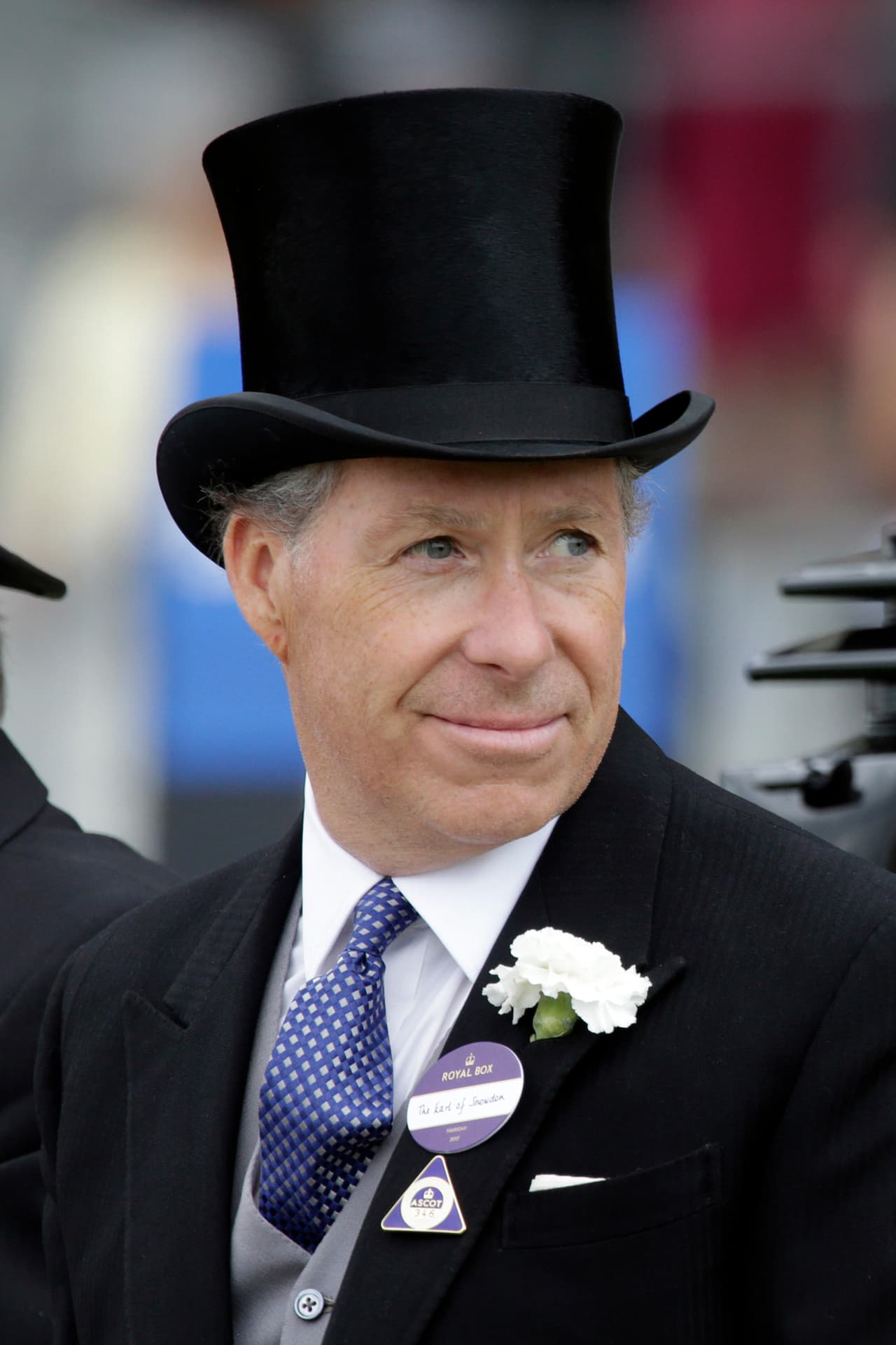 El conde, de 58 años, ha estado casado con su esposa durante 26 años y tienen dos hijos: Charles y Margarita. 
<br>