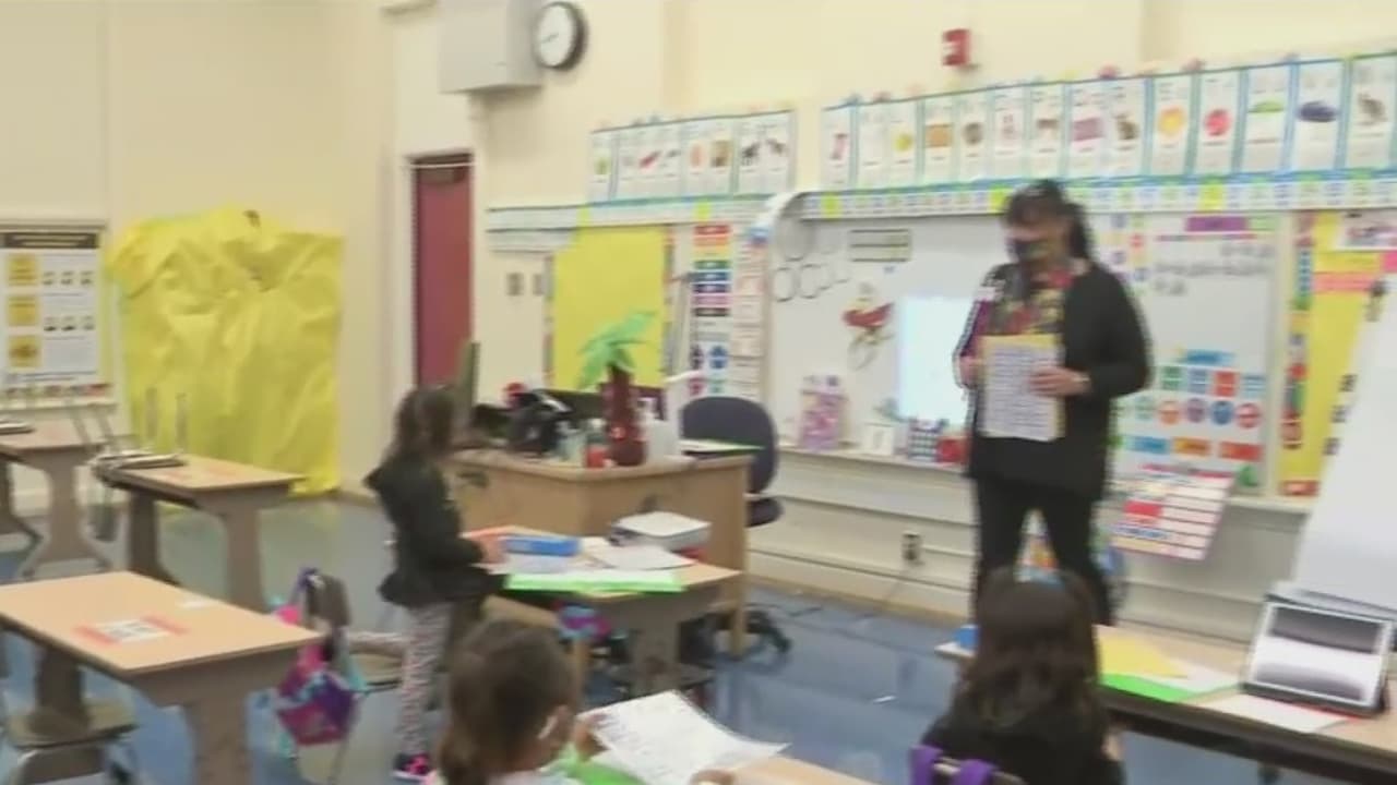 Más estudiantes del Distrito Escolar Unificado de Los Ángeles regresarán a los salones de clase