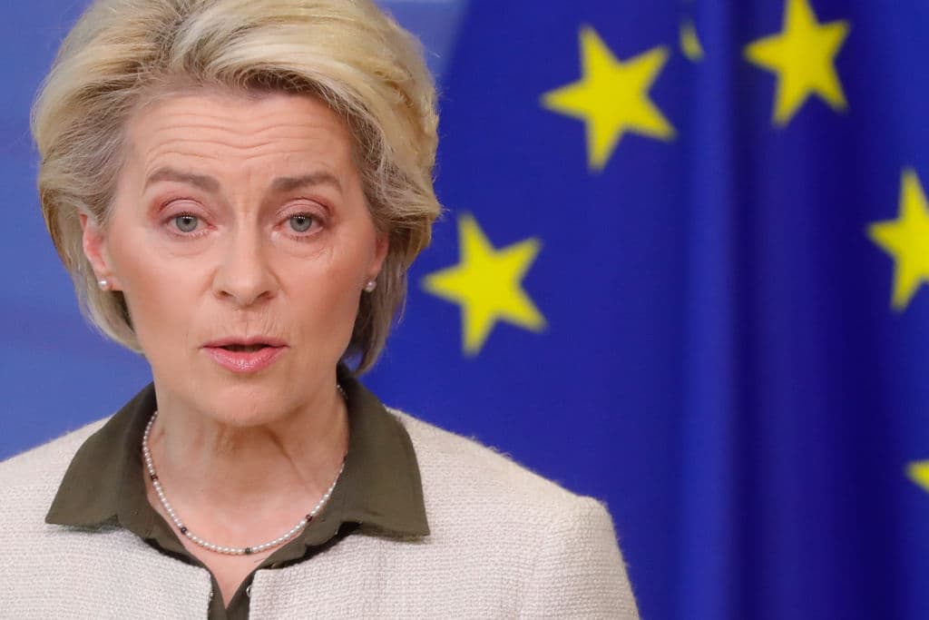 La presidenta de la Comisión Europea, Ursula von der Leyen, en una rueda de prensa este domingo 27 de febrero de 2022.