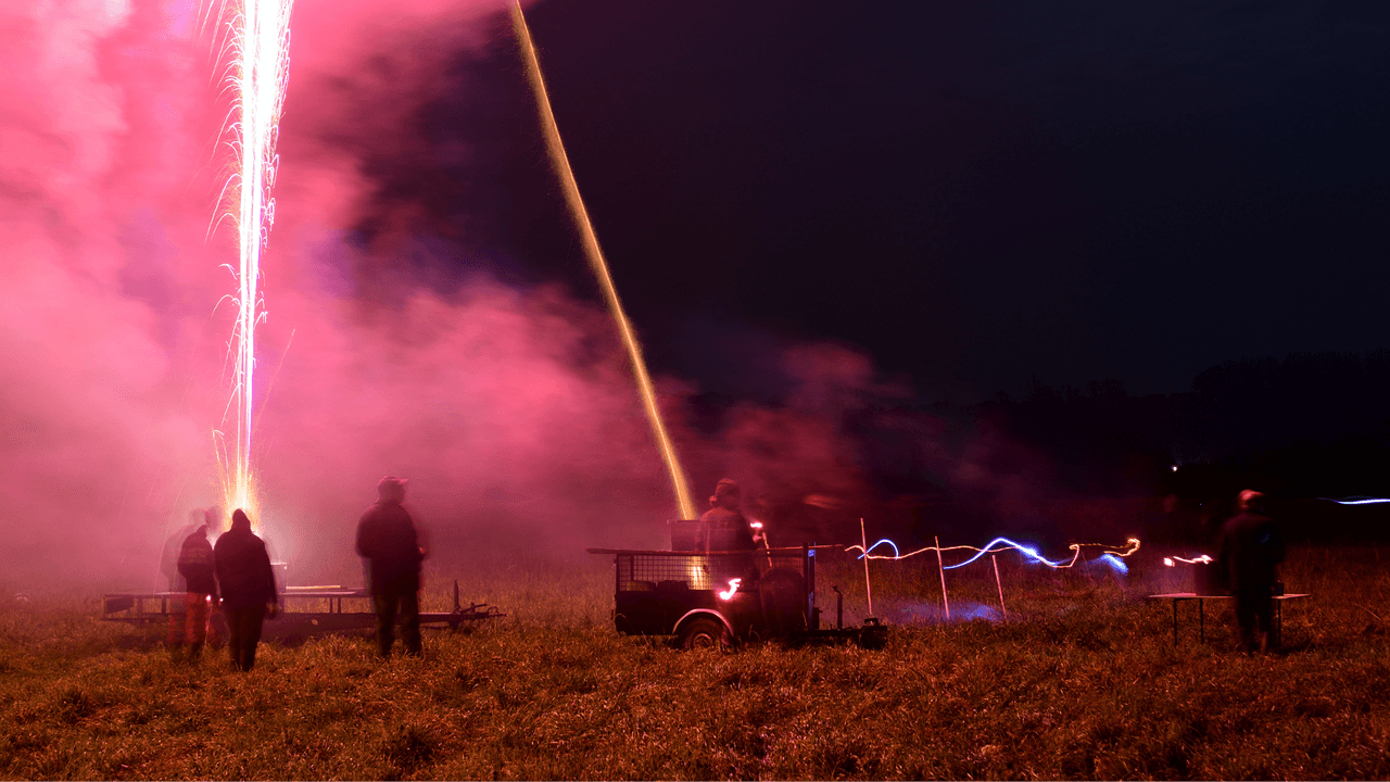 También se recomienda no prender fuegos artificiales 
<b>bajo la influencia del alcohol o drogas</b>.
<br>