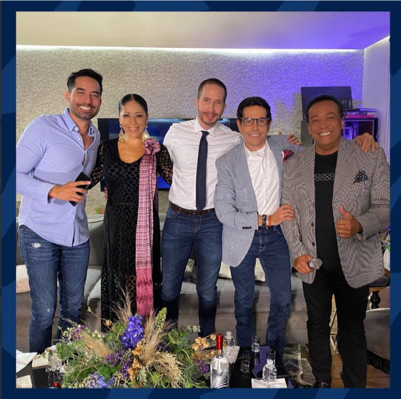 El periodista de espectáculos estuvo como invitado en el programa de YouTube 'A ritmo de bohemia', show que conducen los cantantes Carlos Cuevas, Rosy Arango, Ricardo Caballero y Rodrigo Cuevas.
<br>