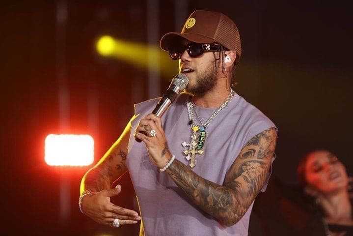 Jhay Cortez Fue uno de los primeros en salir al escenario.
<br>