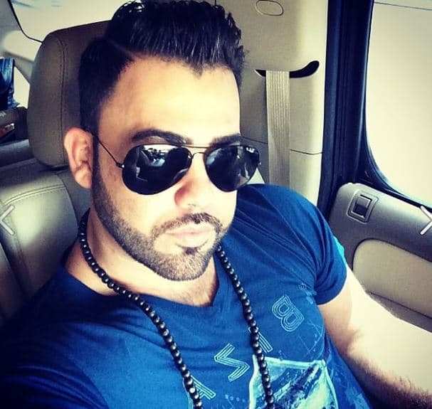 Estuvo como invitado especial en 'Ángel Rebelde' y 'Clase 406' donde cantó algunos de sus temas.