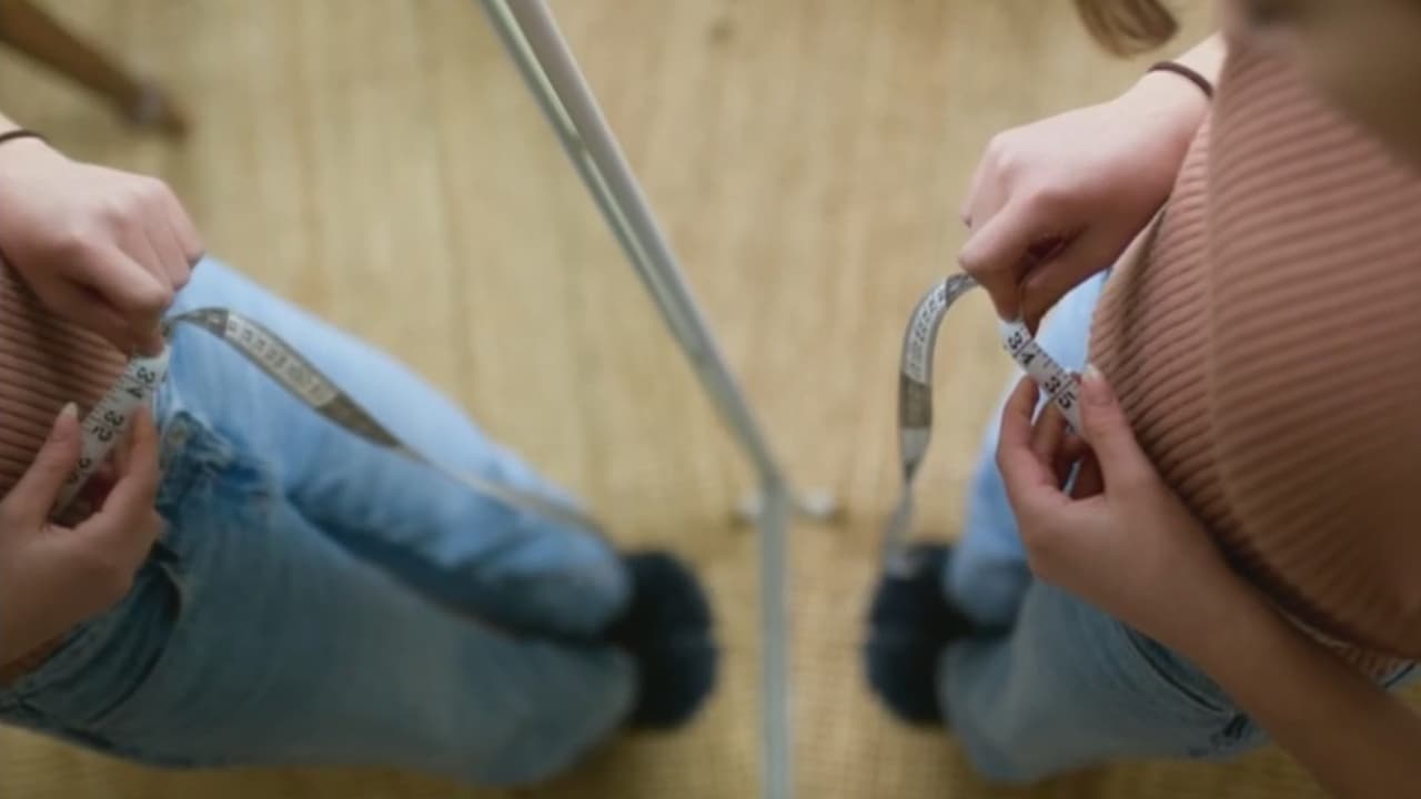 Estudio vincula uso de smartphones con trastornos alimenticios: "Nuestros hijos comparan su cuerpo con los de Internet"