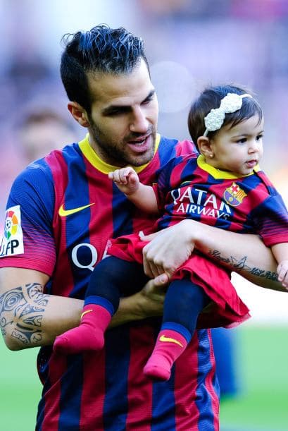 Cesc Fábregas es un orgulloso papá que no pierde oportunidad para presumir a su pequeña Lia, de sólo cinco meses.