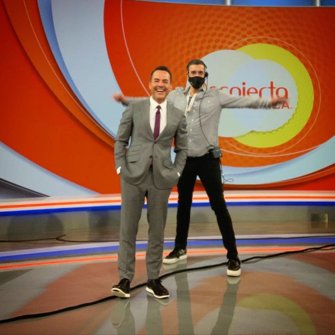 Carlitos Calderón siempre pone su toque de alegría y buen humor.