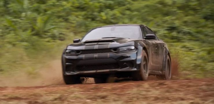 Adicionalmente, Rápido y Furioso 9 contará con la participación de varios vehículos que bajo el capó montan el popular motor Hellcat de Stellantis. Entre estos se encuentra un 
<b>Dodge Charger SRT Hellcat</b> y una 
<b>Jeep Grand Cherokee Trackhawk</b>.