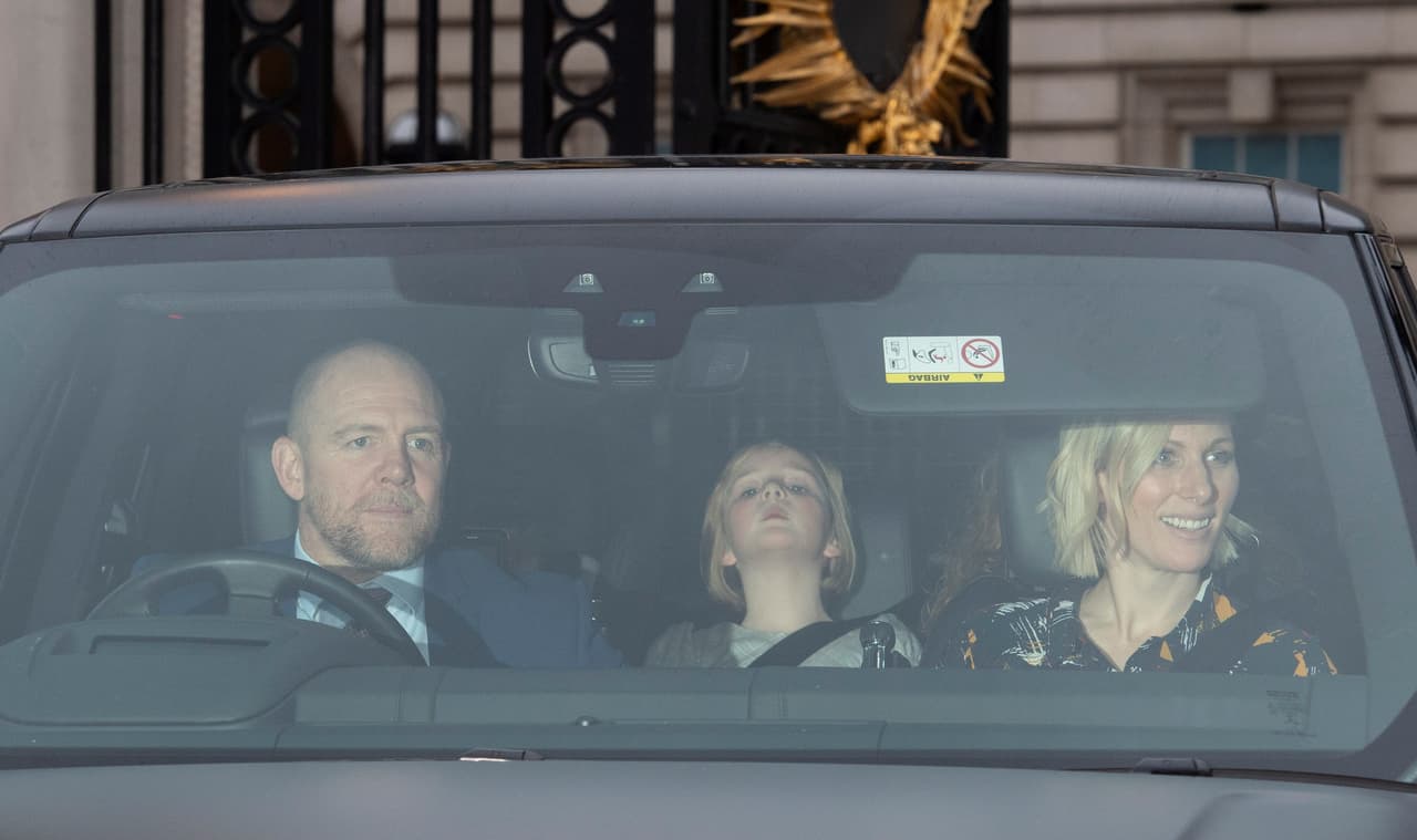 Al igual que Mike y Zara Tindall, y su hija Mia Grace, quienes arribaron en familia.