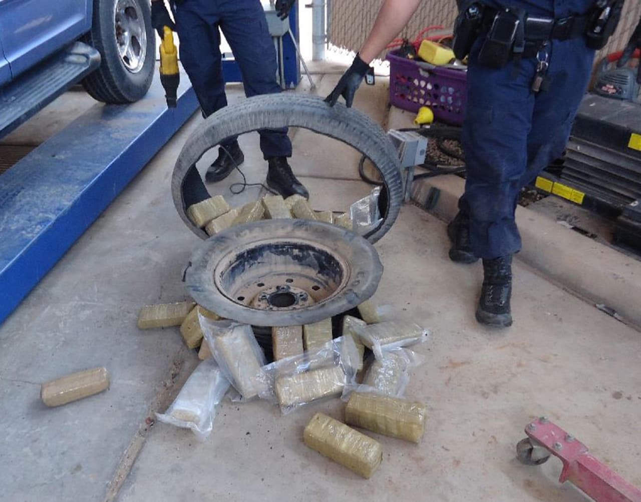 "El clavo en la morena". Uno de los métodos más usados para el cruce de droga.