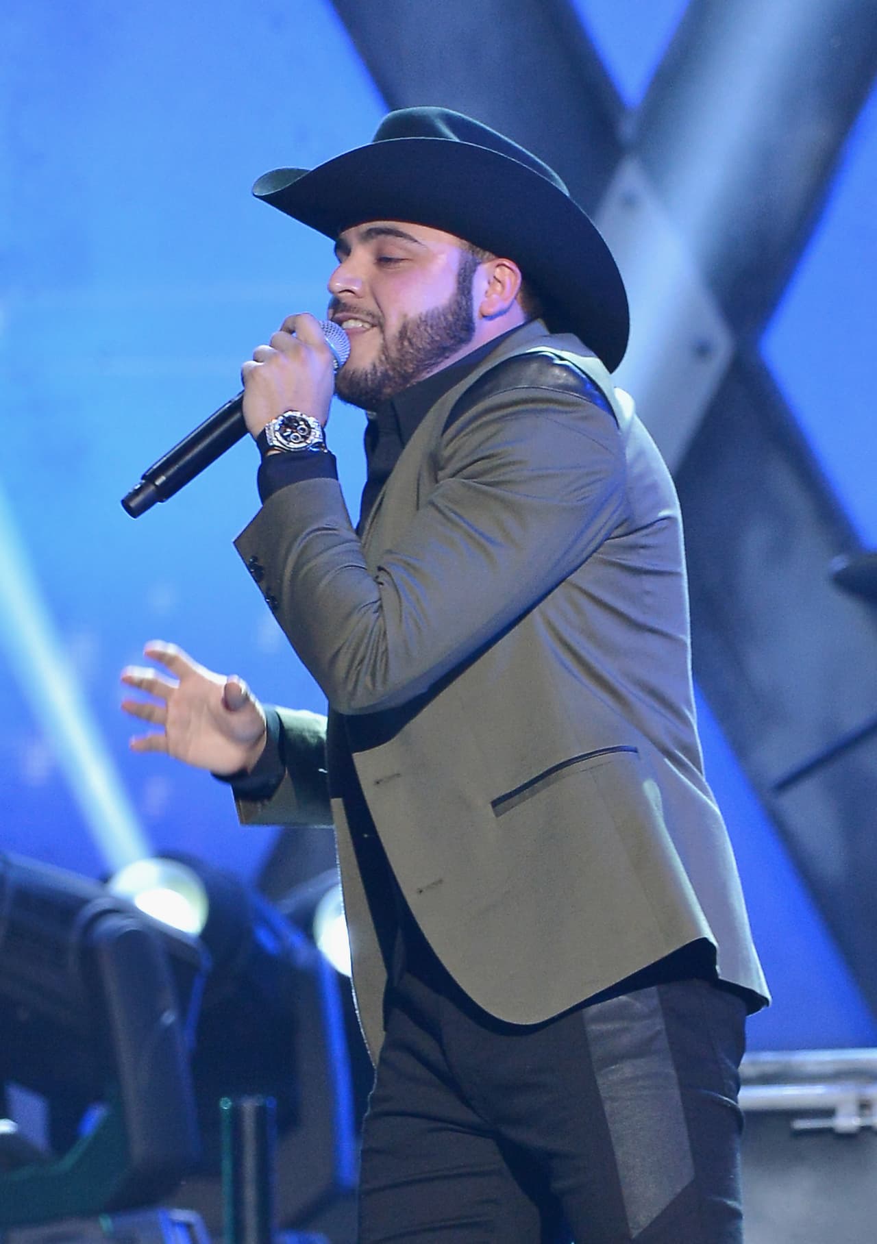 Pero se espera que en los próximos días, él o sus abogados, den la cara por el tema en el que se les está vinculando.