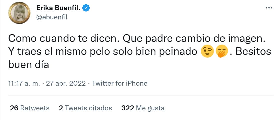En este mensaje le pareció curioso algo que relató: "Como cuando te dicen: 
<b>'Qué padre cambio de imagen'</b>. Y traes el mismo pelo solo bien peinado". 
<br>