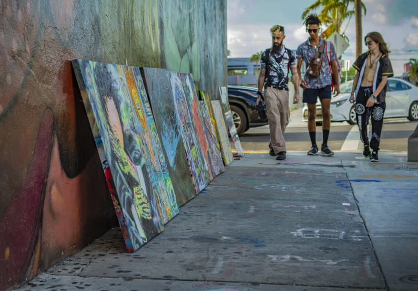 Galerías de arte, restaurantes, cafeterías y bares abrieron sus puertas para brindar servicio a los visitantes del lugar.