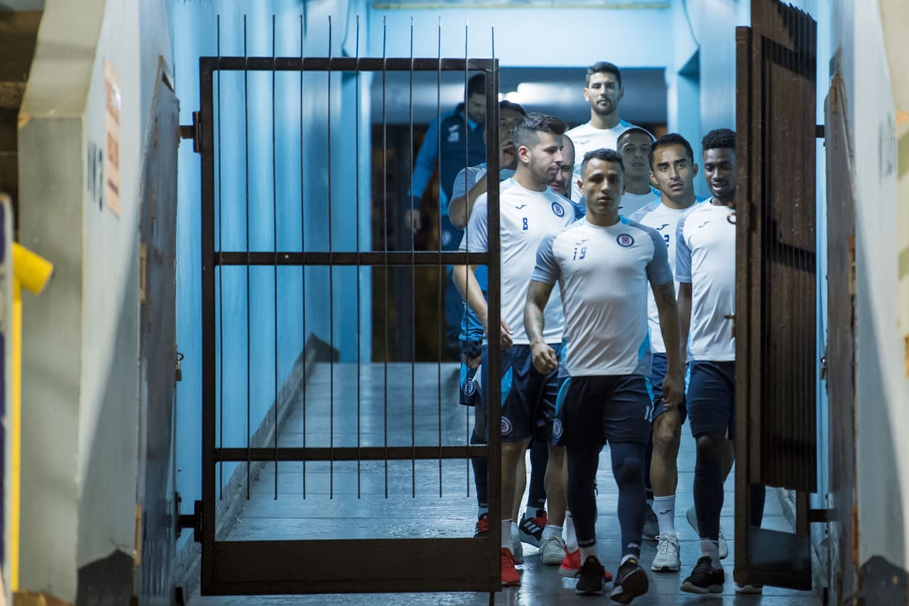 Cruz Azul entrenó por la noche, para no sufrir el calor en Jamaica, previo a la ida de los octavos de final de la Concachampions contra el Portmore United.