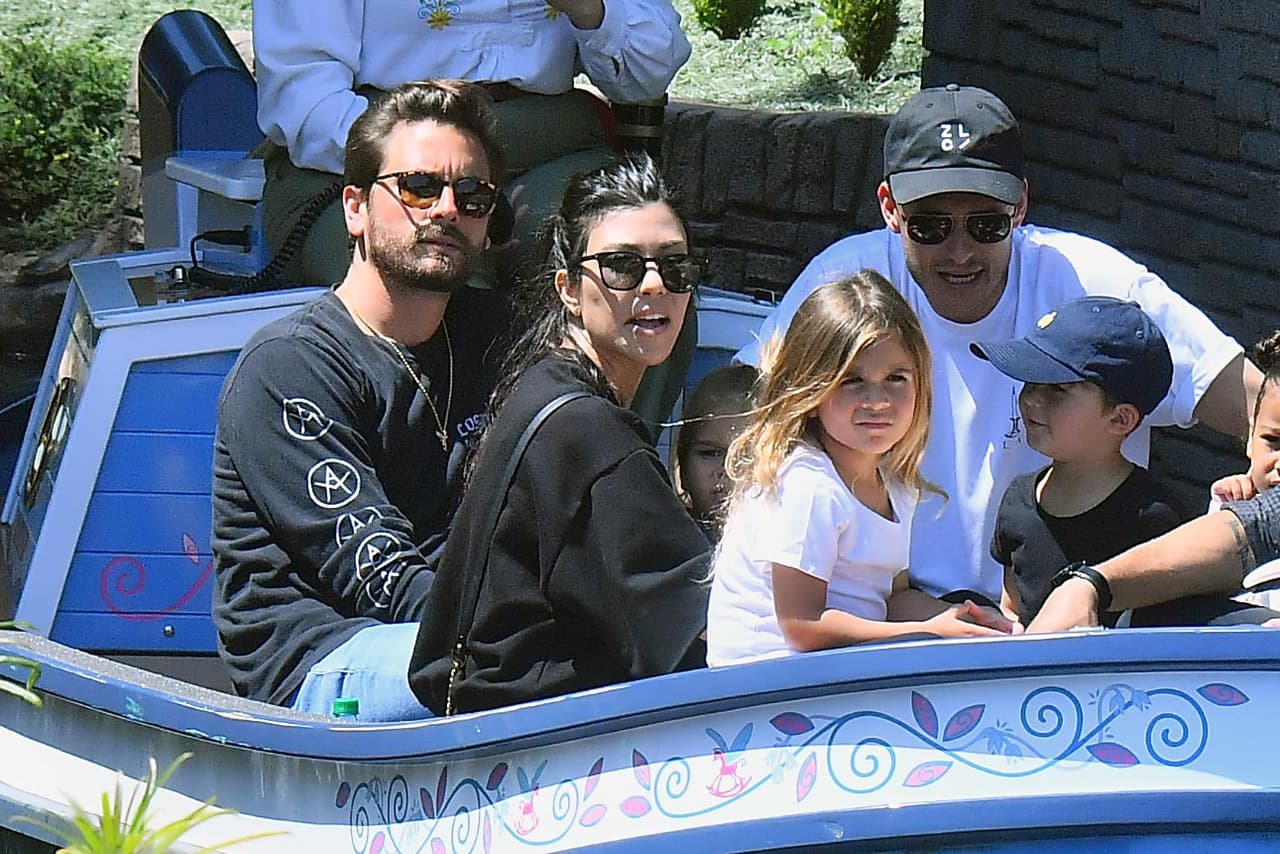 Kourtney, Scott y los chicos disfrutaron de juegos clásicos como 'It's A Small World', 'Thunder Mountain', 'Dumbo' y 'Mr Toad's Wild Adventure'.