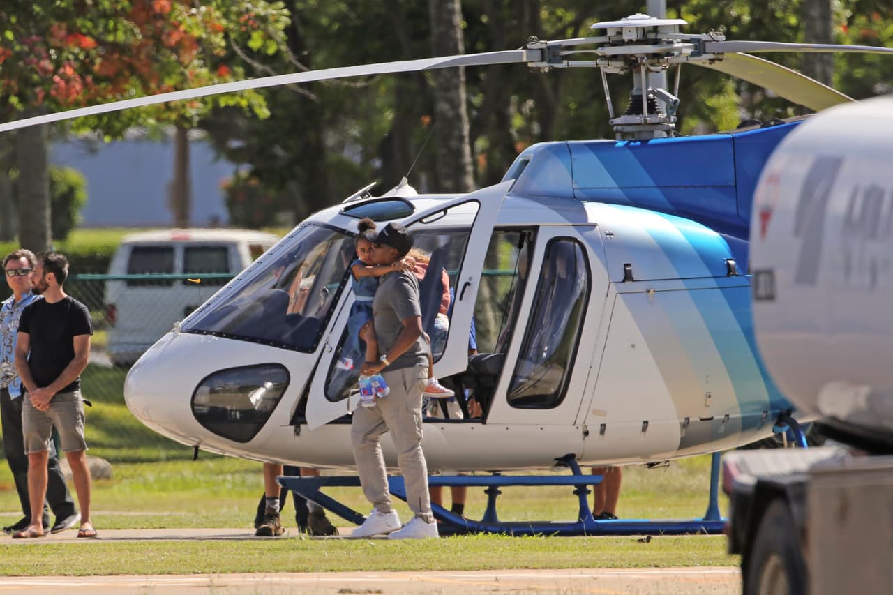 Y qué mejor manera de viajar... ¡que en helicóptero!