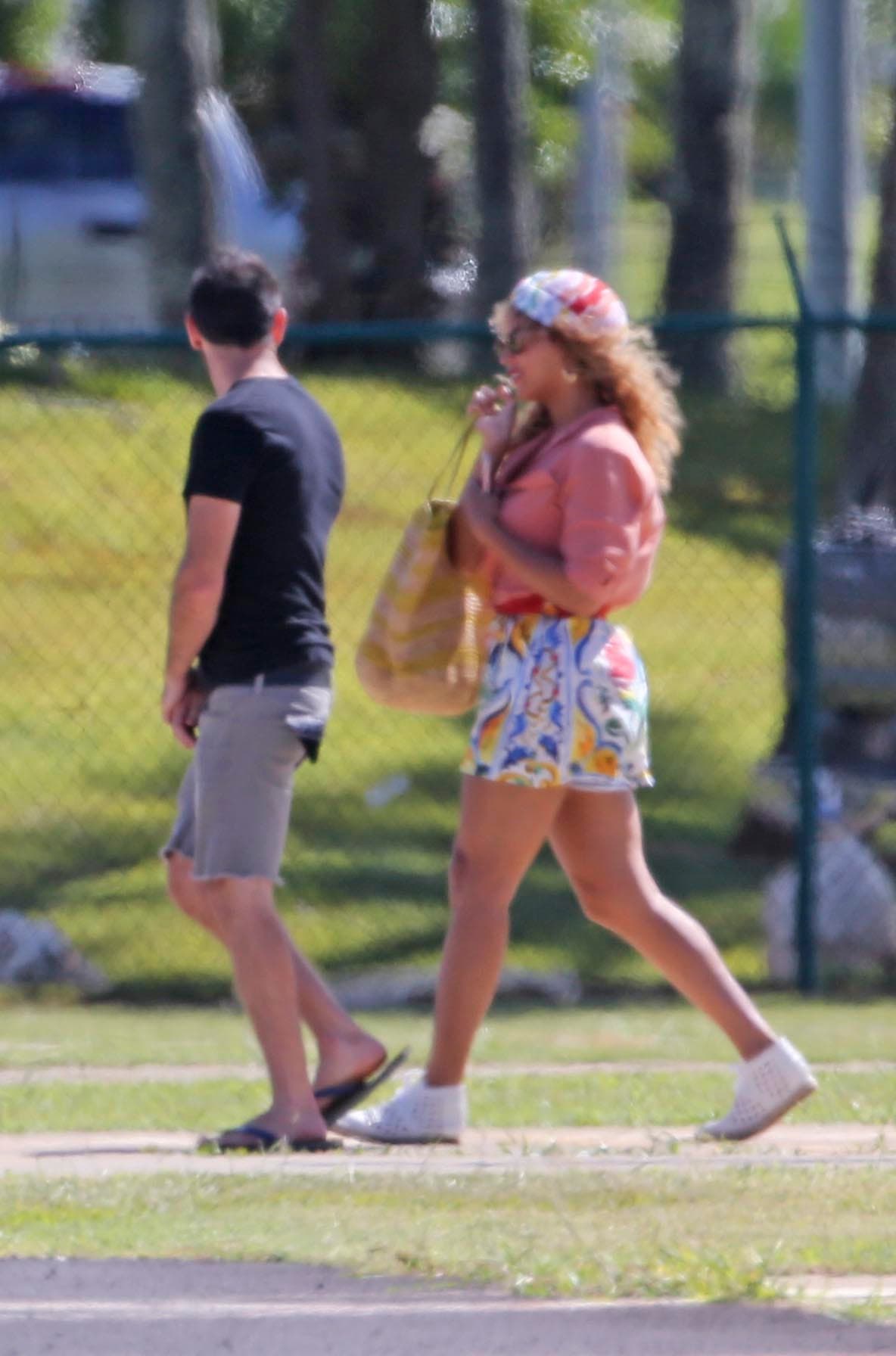 La cantante iba un poco apresurada.