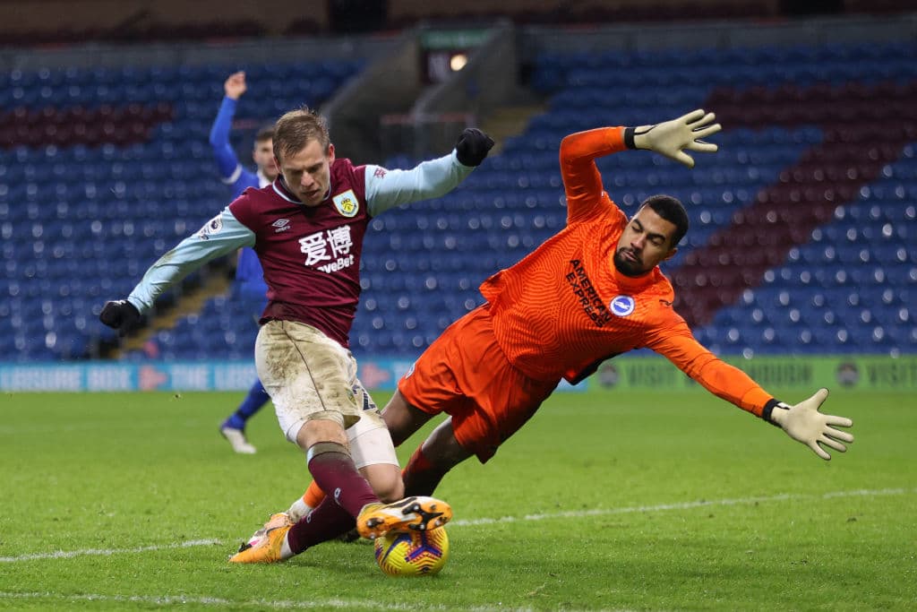 Burnley y Brighton empataron a un gol en el Turf Moor. El empate les sabe a poco dado que Brighton llegó a 25 en la parte baja de la tabla y Burnley a 23, buscando alejarse del descenso.